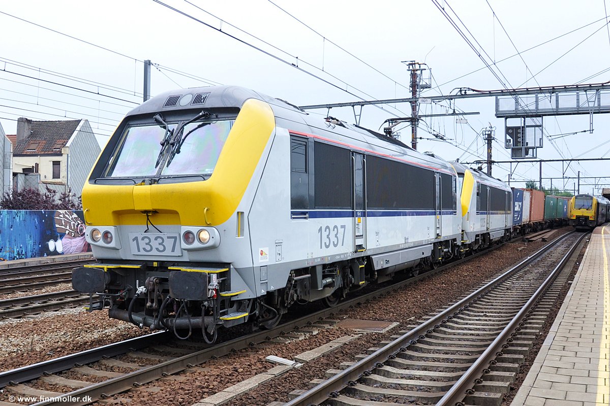 SNCB/NMBS 1337 + 1325
