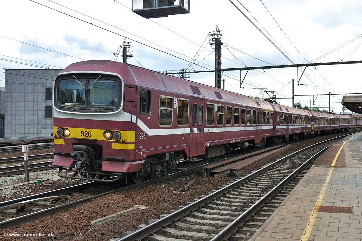 SNCB/NMBS 926 + SNCB/NMBS 946