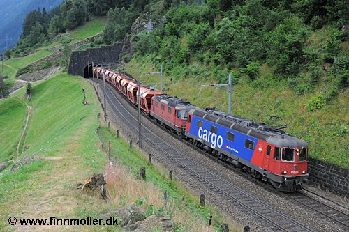 Holcim train 67768 (Huntwangen-Wil - Sigirino)