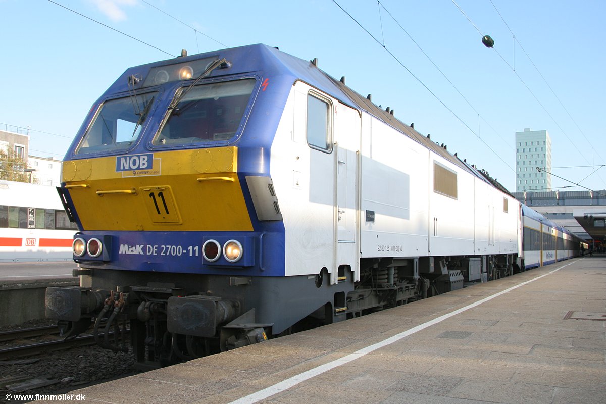 Nord-Ostsee-Bahn 251 011 / DE 2700-11