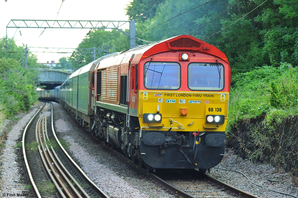 DB Cargo (UK) 66 136