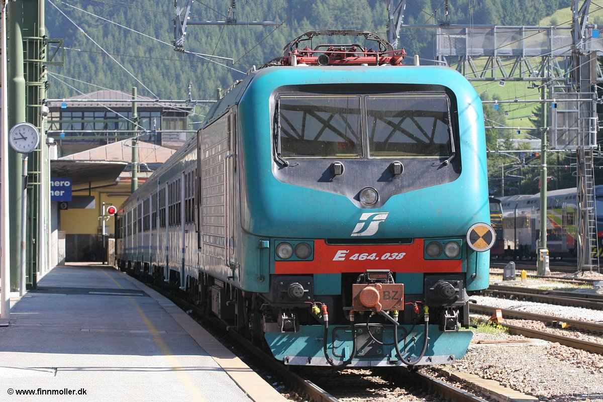 Trenitalia 464 038
