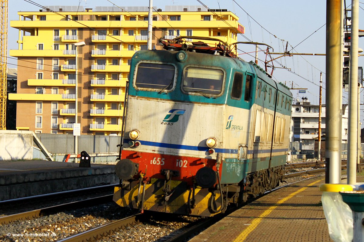 Trenitalia 655 102