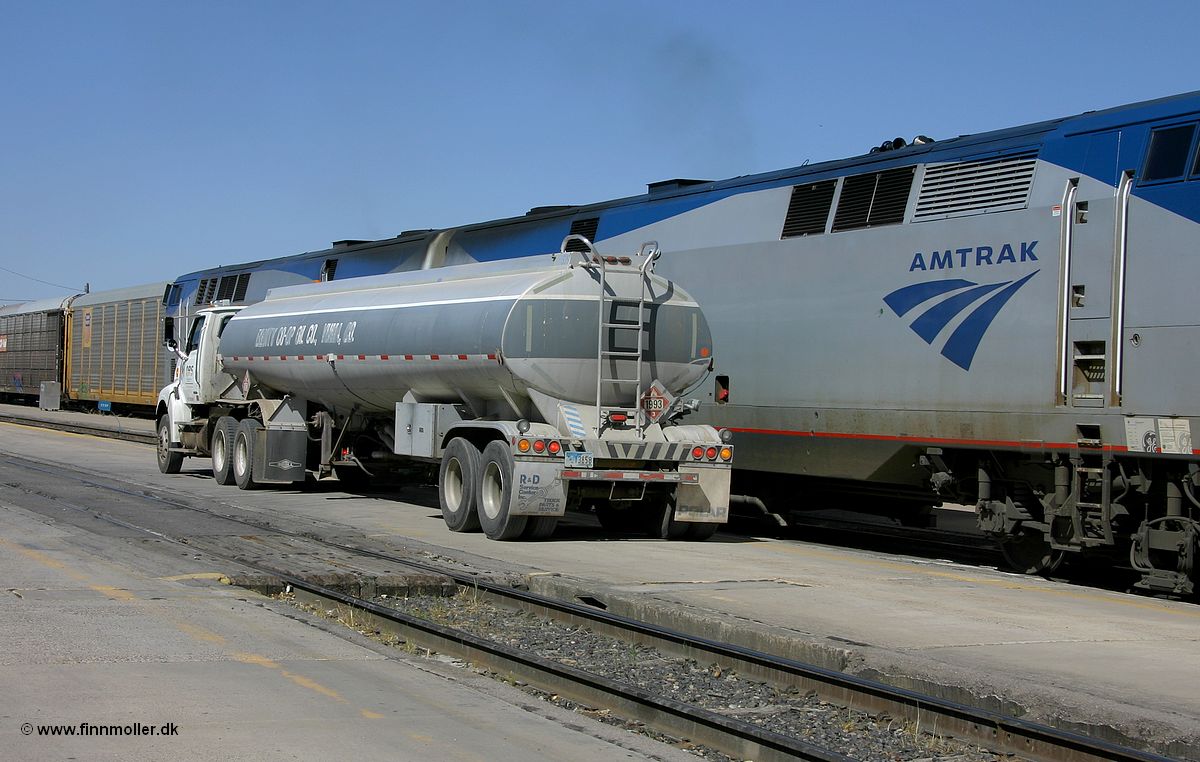 Refueling Amtrak 164 + Amtrak 67
