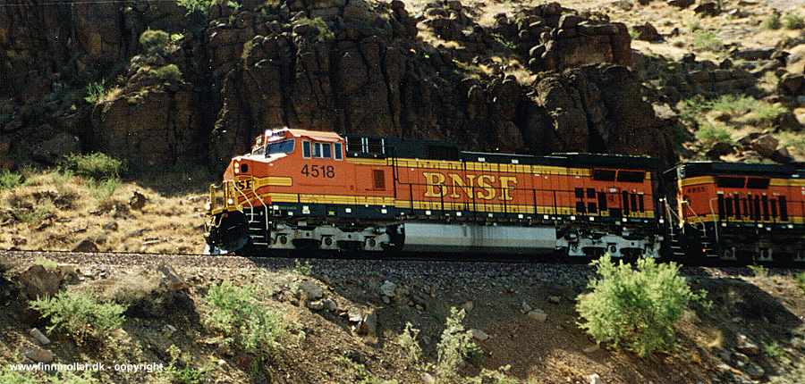 BNSF 4518 + BNSF 4955 + BNSF 5322, Kingman Canyon, Arizona