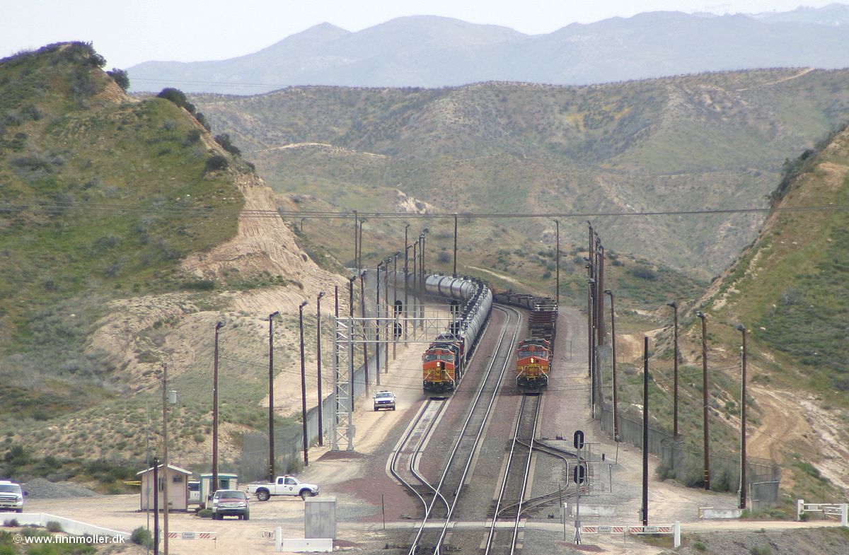 2 BNSF trains at Cajon Summit