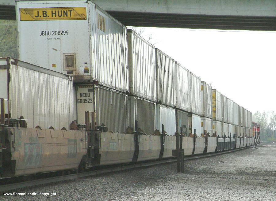 J.B.Hunt stack train