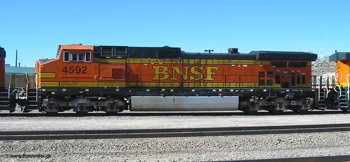 BNSF 4592