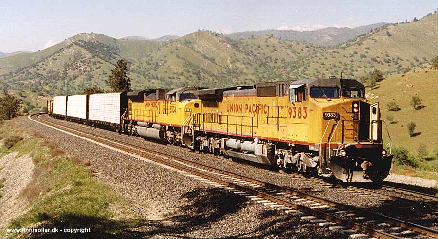 UP9383 + UP8504 + UP9399 + UP9399 in Tehachapi
