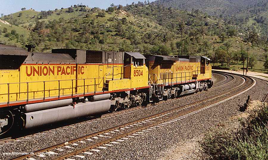 UP9383 + UP8504 + UP9399 + UP9399 in Tehachapi