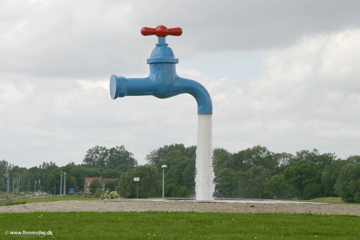 Water tap in roundabout on N37 outside Ieper