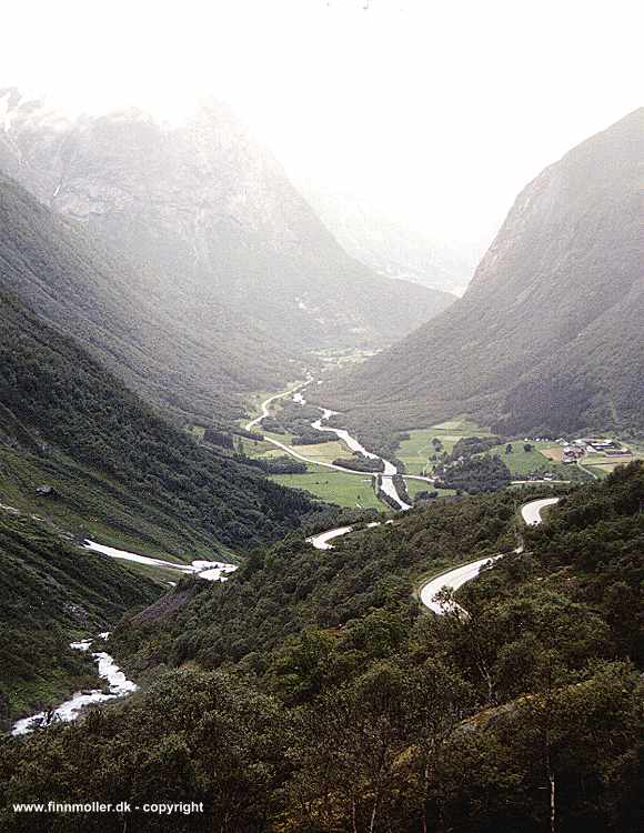 View over Strynsvatn