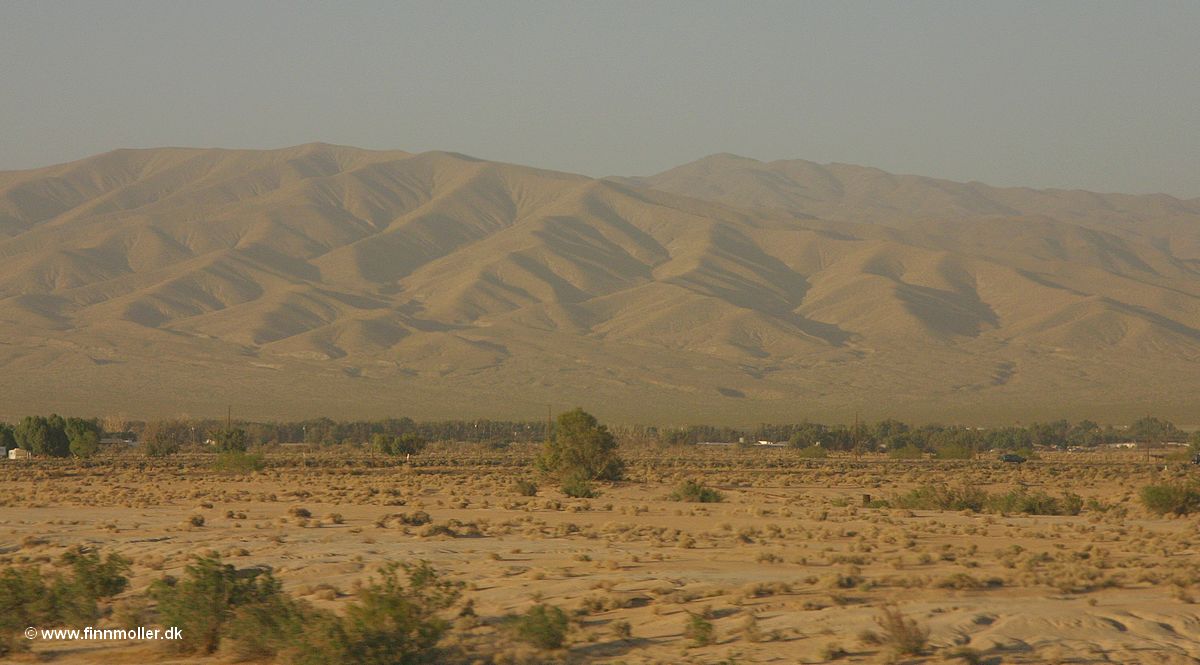 Mojave ørkenen omkring Newberry Springs set fra Amtrak toget