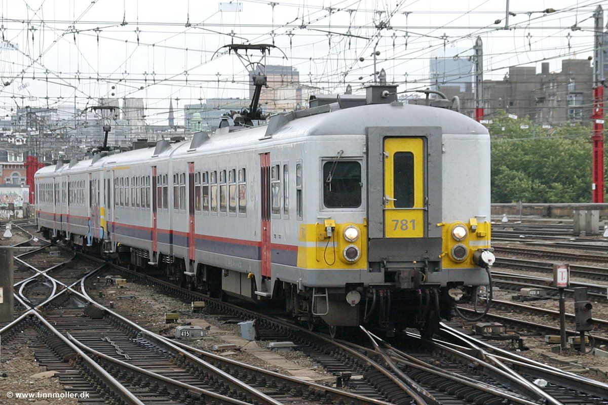 SNCB/NMBS 781 + 642