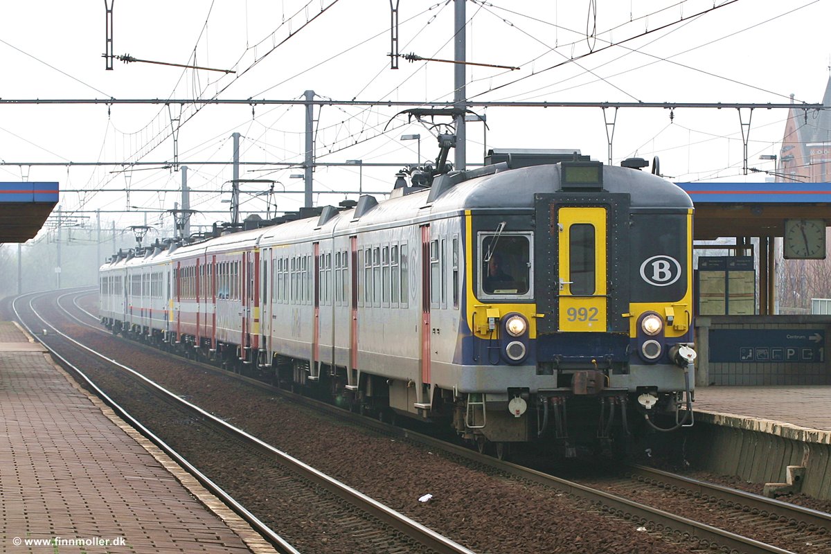 SNCB/NMBS 992 + 235 + 701 + 994