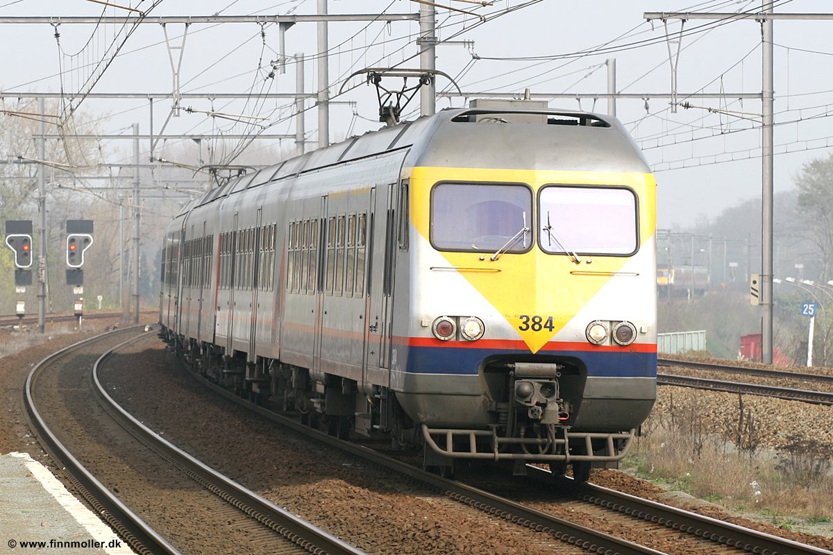 SNCB/NMBS 384 + 323