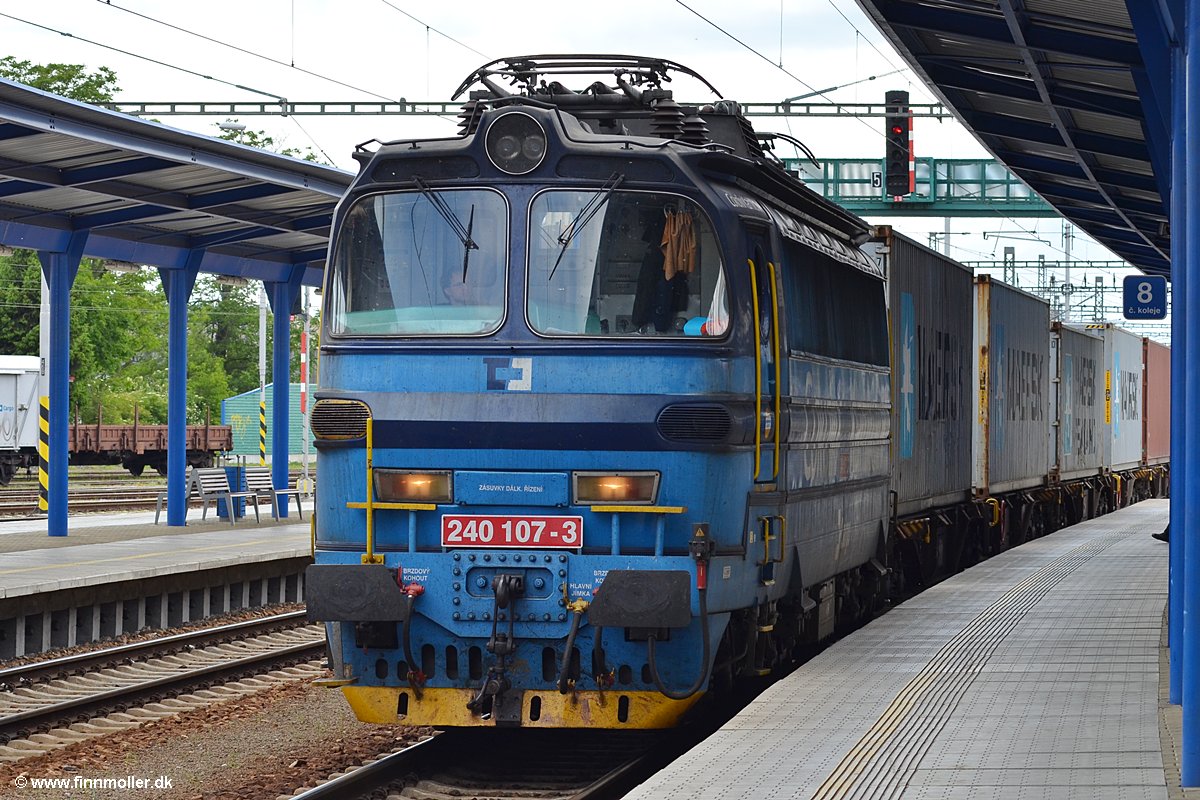 Finn's train and travel page : Trains : Czech Republic : CD Cargo 240 107