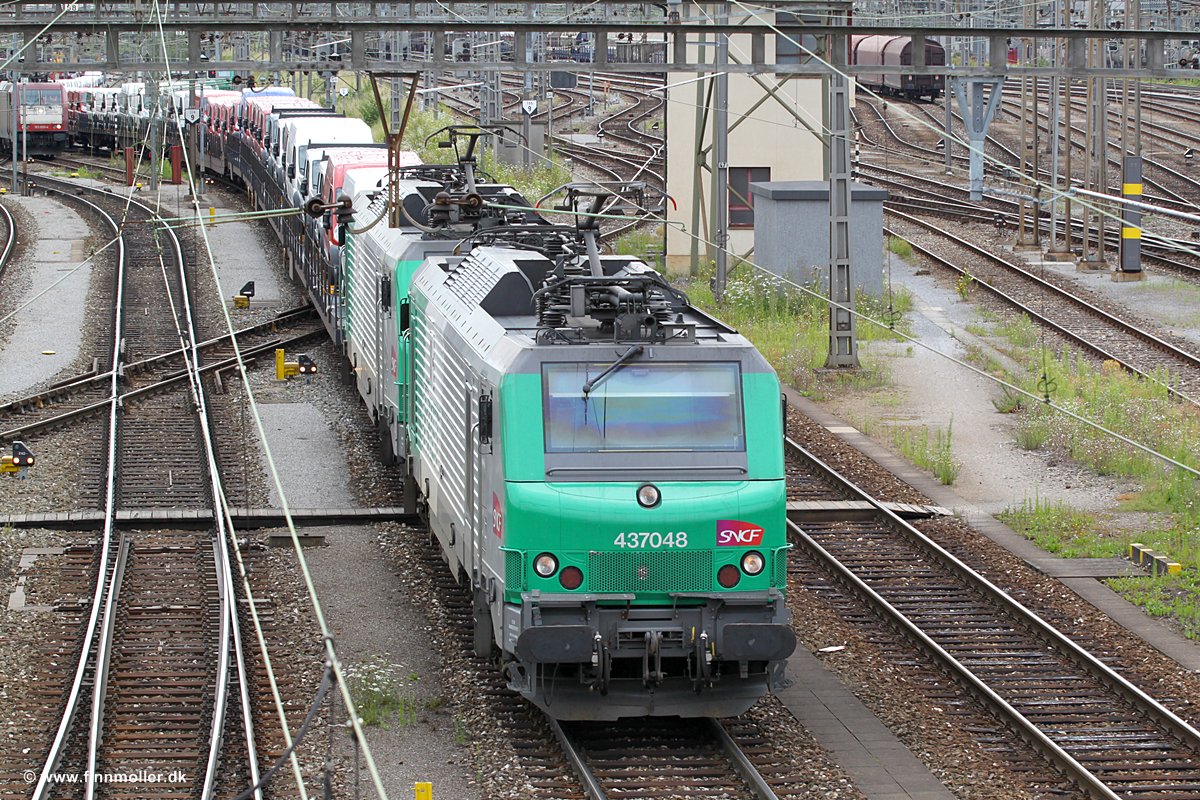 SNCF BB 437048 + BB 437045