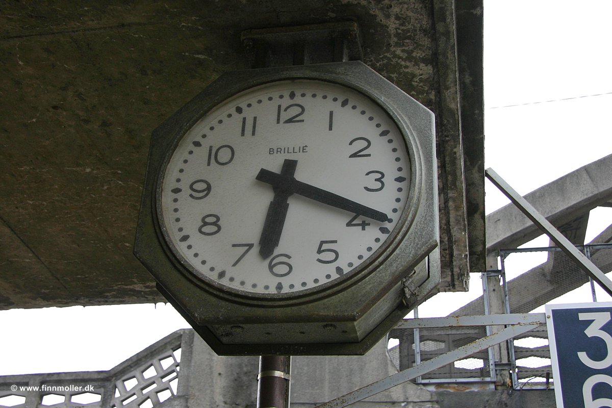 Brillie station clock