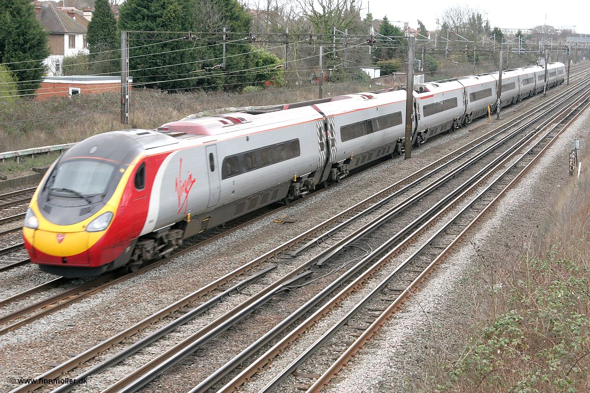 Virgin Trains 390 042