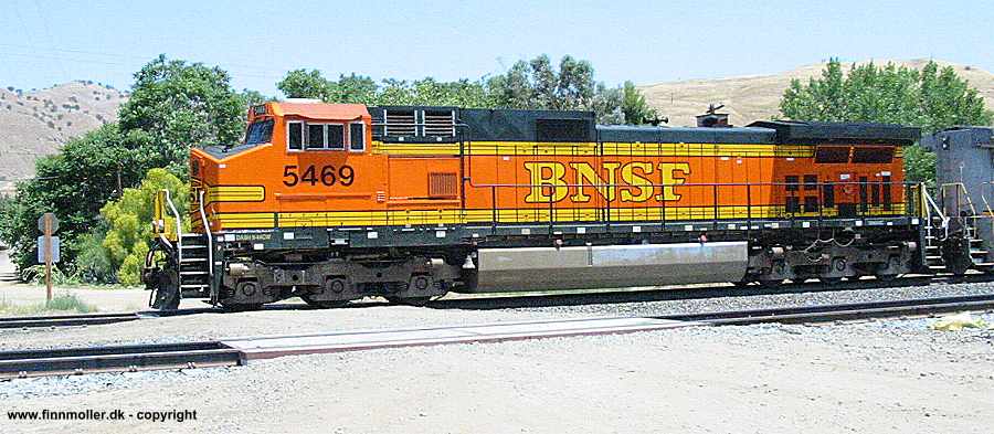 BNSF 5469+809+769+770+977+4158 in Caliente