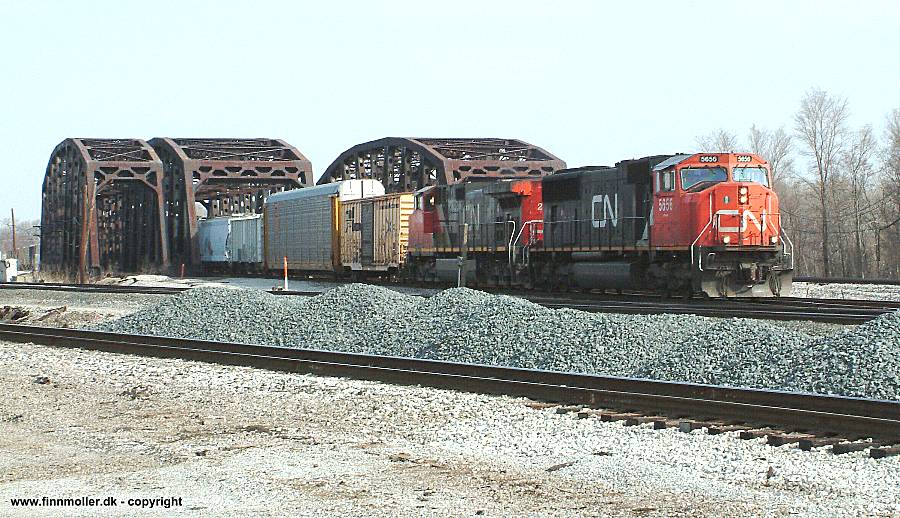 Canadian National 5656 + 2643