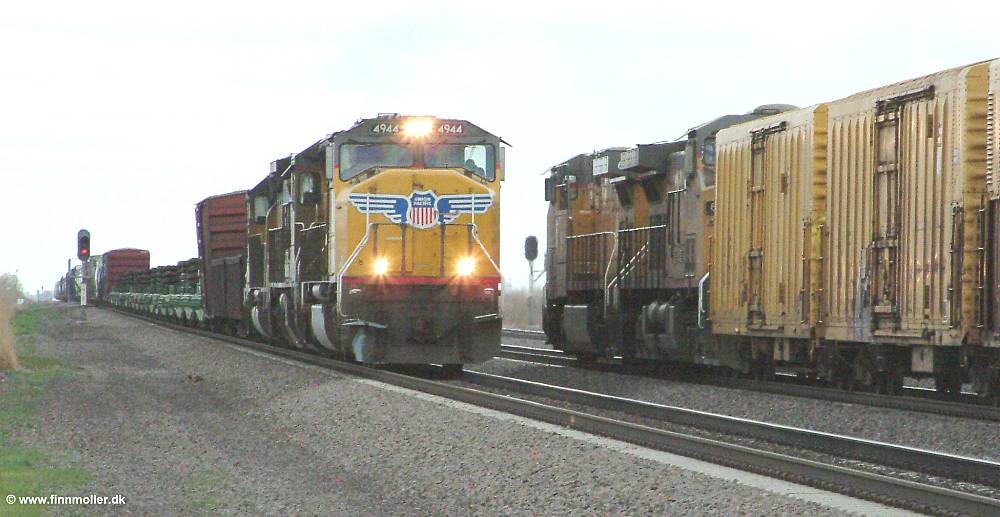 UP 4944 + UP GE C40-8 + UP 2931