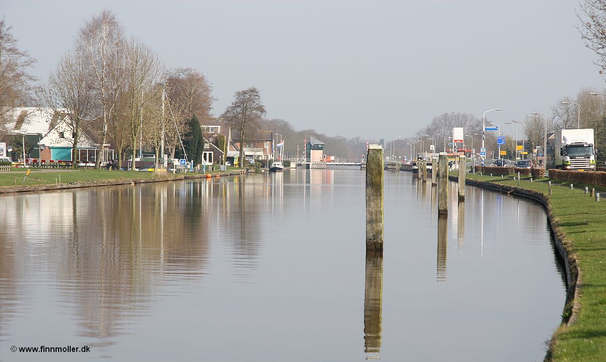 Canal outside central Giethoorn